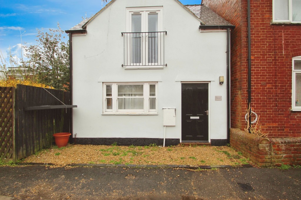 1 bed Semi-Detached House for rent in Oxfordshire. From Martin & Co - Oxford
