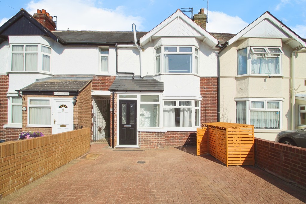 4 bed Mid Terraced House for rent in Oxon. From Martin & Co - Oxford 4 bed Mid Terraced House for rent in Oxon. From Martin & Co - Oxford