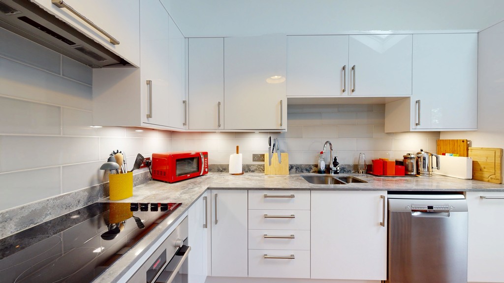 3 bed Apartment for rent in Oxford. From Martin & Co - Oxford