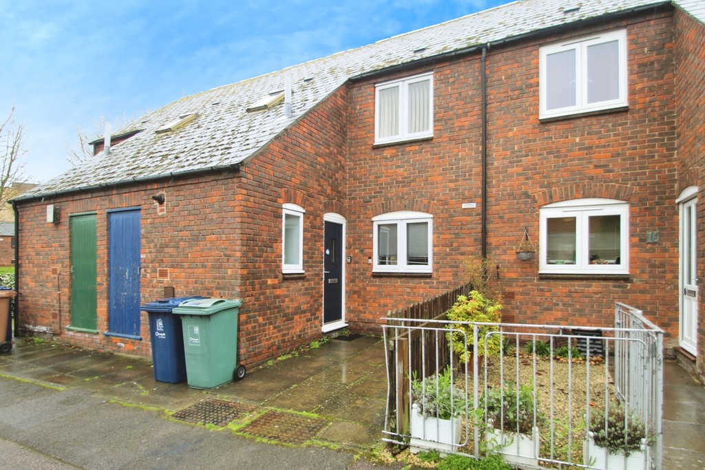 2 bed Mid Terraced House for rent in Oxfordshire. From Martin & Co - Oxford