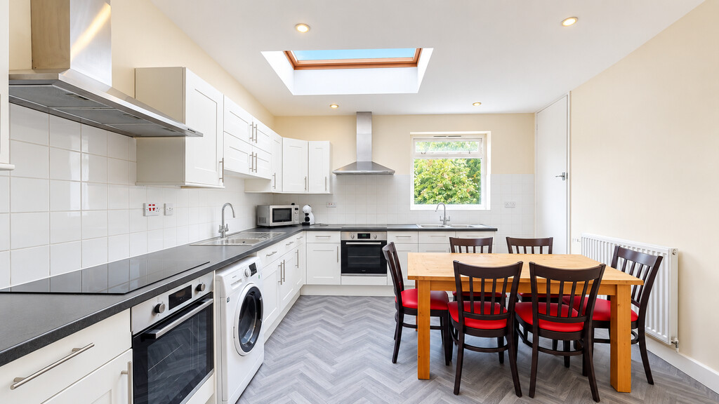 6 bed Apartment for rent in Oxfordshire. From Martin & Co - Oxford