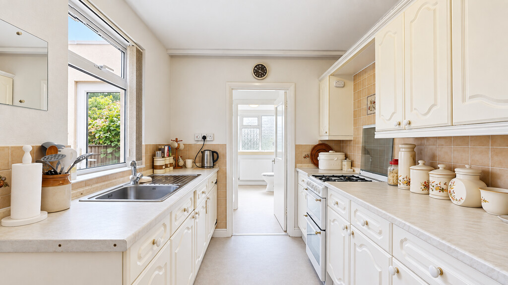 3 bed Mid Terraced House for rent in Sandford-on-Thames. From Martin & Co - Oxford