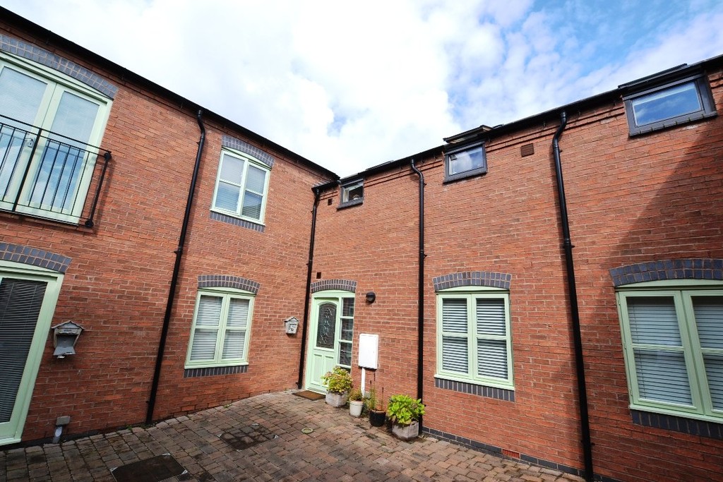2 bed Apartment for rent in Warwickshire. From Martin & Co - Leamington Spa