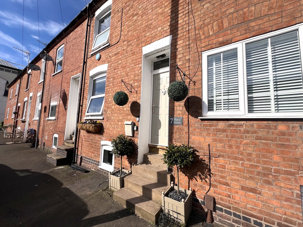 2 bed Mid Terraced House for rent in Warwickshire. From Martin & Co - Leamington Spa