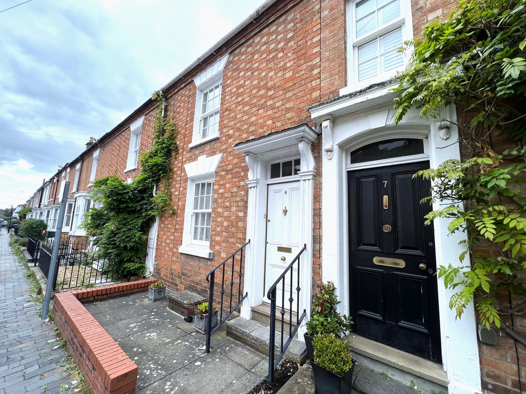 2 bed Mid Terraced House for rent in Warwickshire. From Martin & Co - Leamington Spa