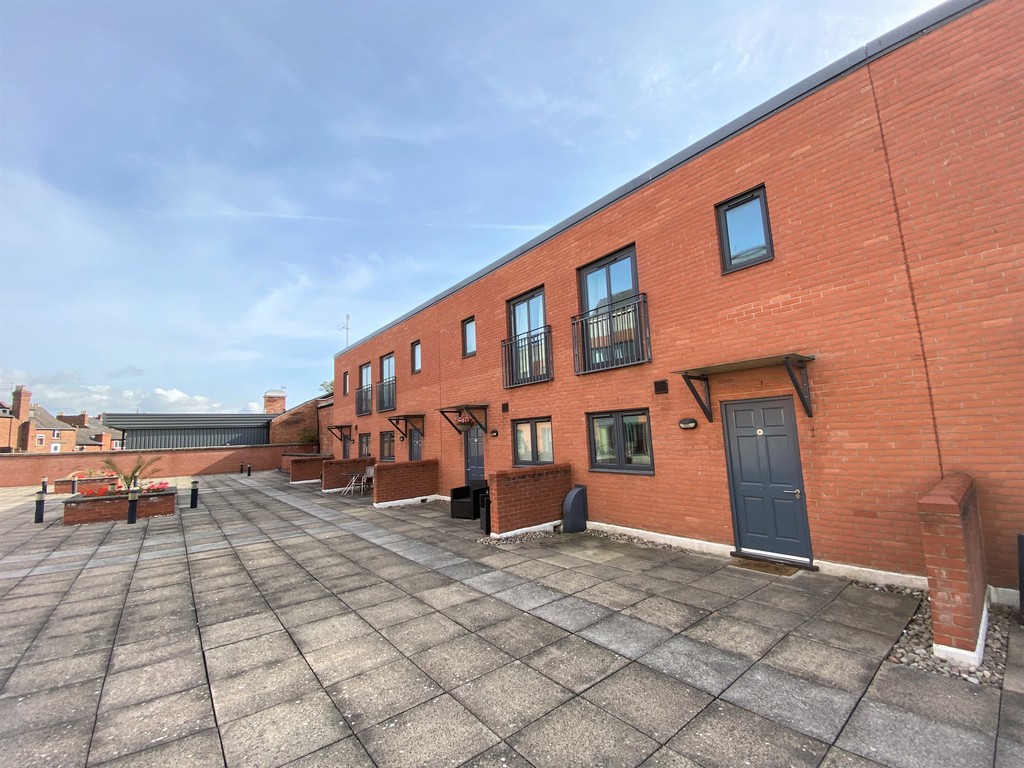 2 bed Apartment for rent in Warwickshire. From Martin & Co - Leamington Spa