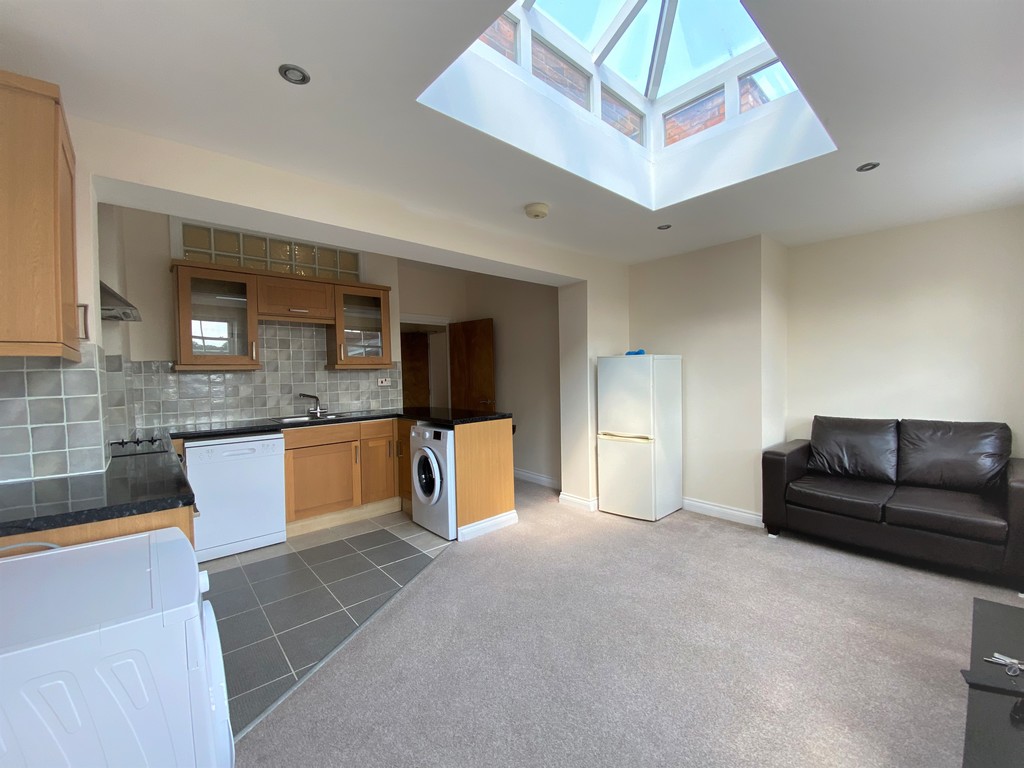 2 bed Apartment for rent in Warwickshire. From Martin & Co - Leamington Spa