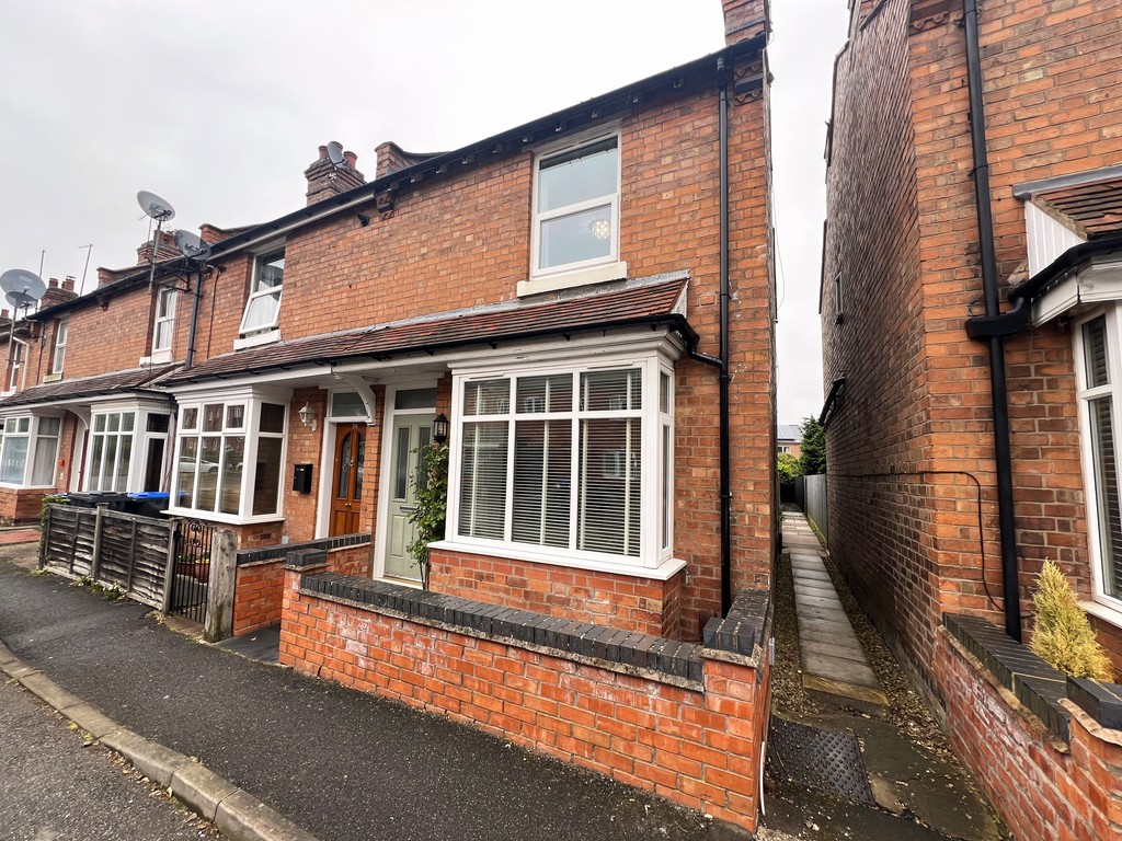2 bed Mid Terraced House for rent in Warwick. From Martin & Co - Leamington Spa