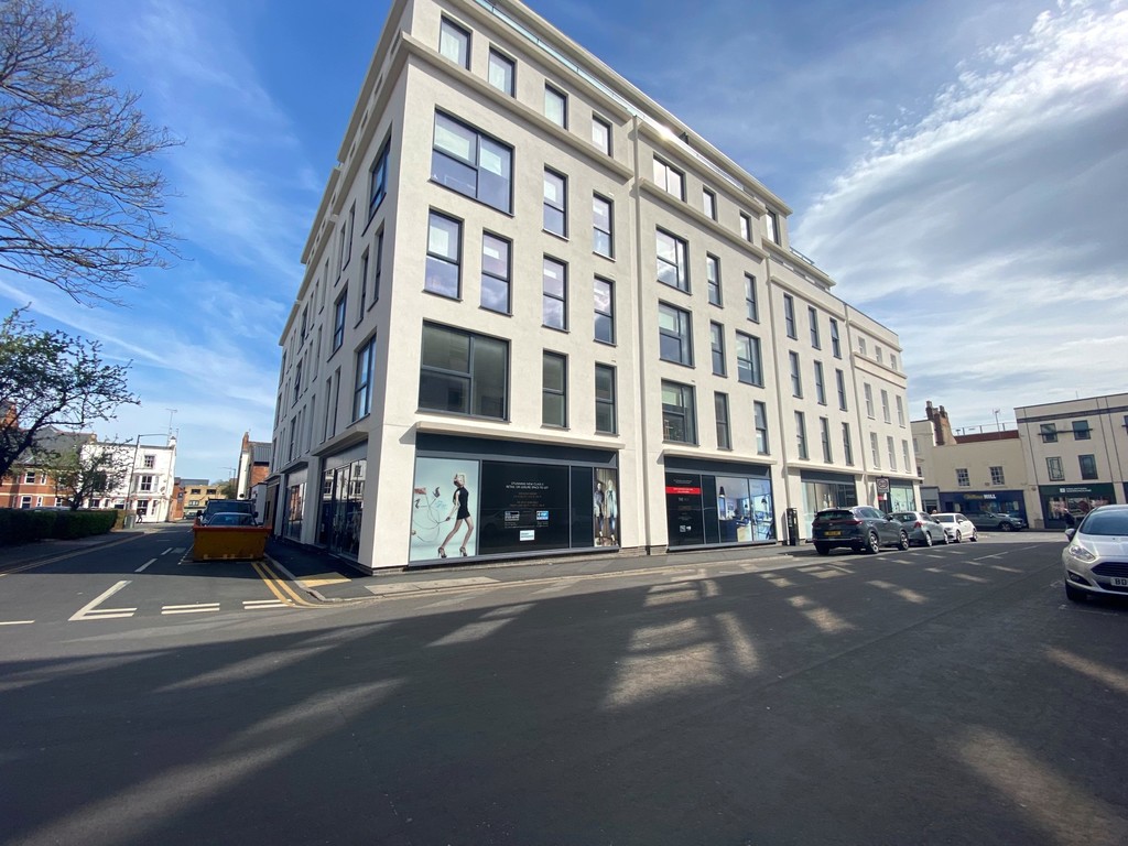 2 bed Apartment for rent in Warwickshire. From Martin & Co - Leamington Spa
