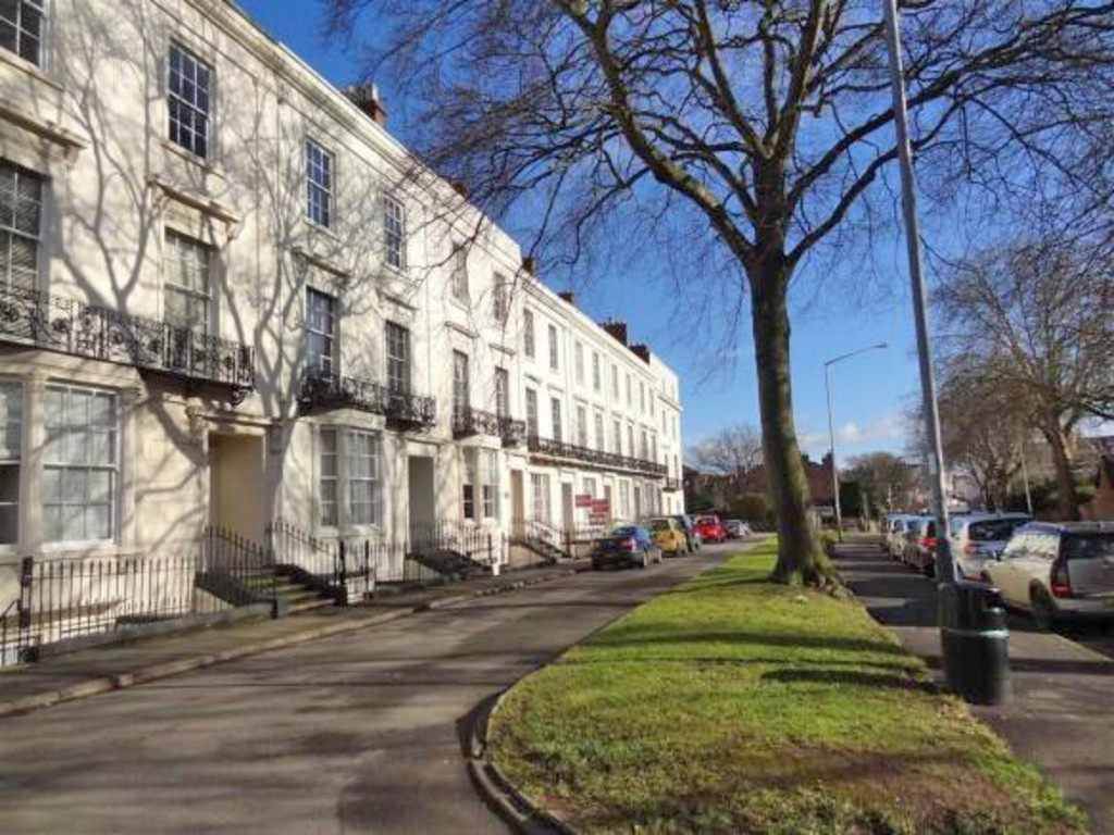 2 bed Apartment for rent in Warwickshire. From Martin & Co - Leamington Spa