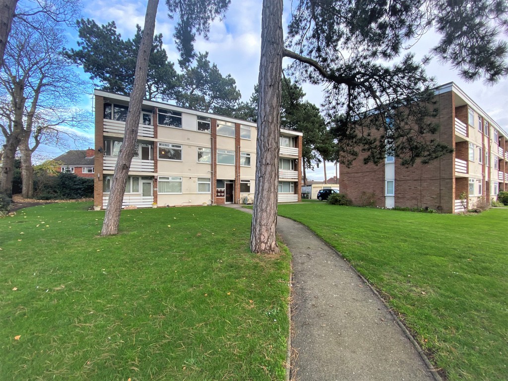 2 bed Apartment for rent in Warwick. From Martin & Co - Leamington Spa