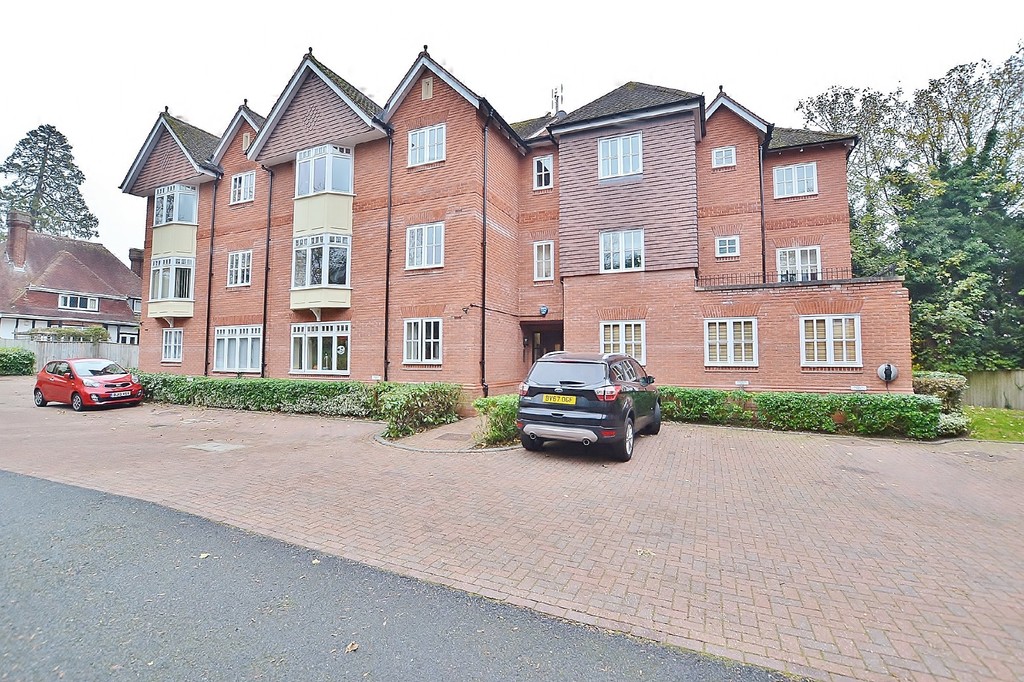 2 bed Ground Floor Flat for rent in Warwickshire. From Martin & Co - Leamington Spa 2 bed Ground Floor Flat for rent in Warwickshire. From Martin & Co - Leamington Spa