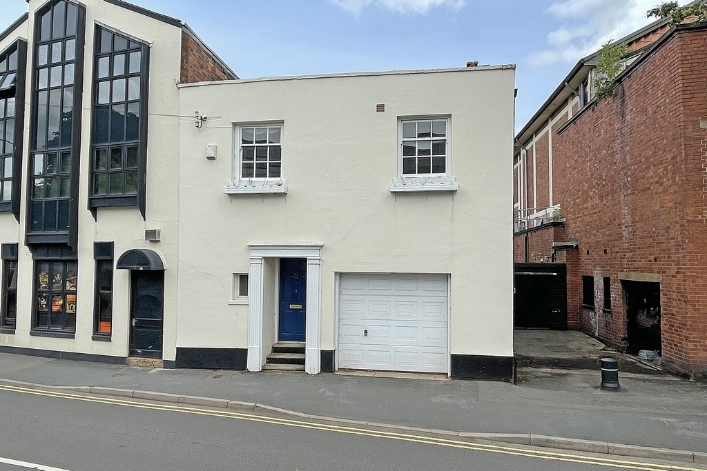 3 bed Semi Detached for rent in Warwickshire. From Martin & Co - Leamington Spa 3 bed Semi Detached for rent in Warwickshire. From Martin & Co - Leamington Spa
