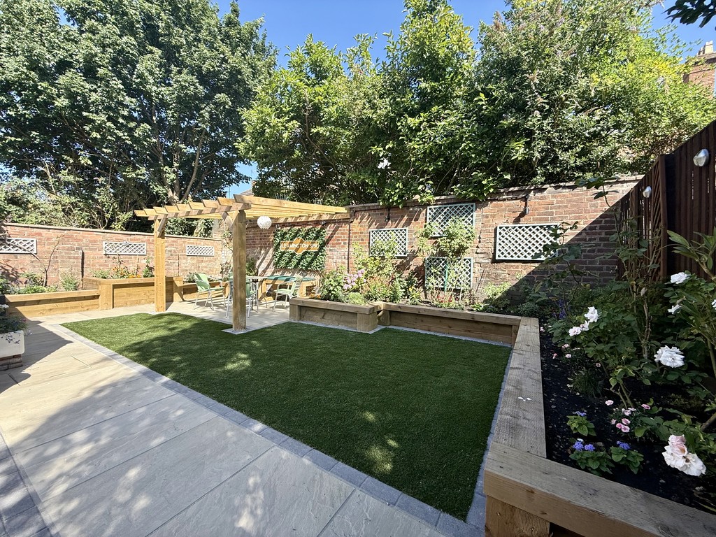 2 bed Mid Terraced House for rent in warwickshire. From Martin & Co - Leamington Spa