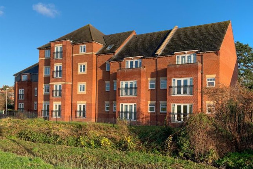 2 bed Apartment for rent in Warwick. From Martin & Co - Leamington Spa
