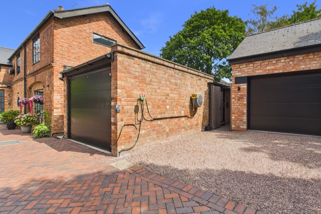 1 bed Studio for rent in Warwickshire. From Martin & Co - Leamington Spa