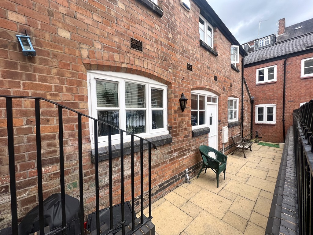 2 bed Mews for rent in Warwickshire. From Martin & Co - Leamington Spa