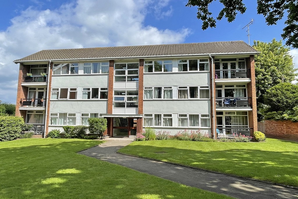 2 bed Apartment for rent in Warwickshire. From Martin & Co - Leamington Spa
