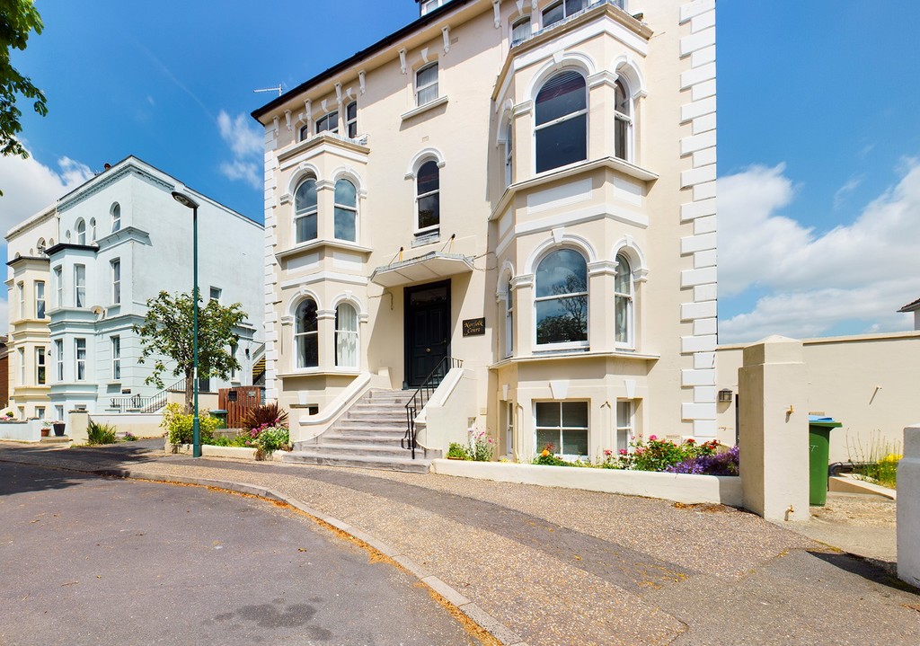 2 bed Apartment for rent in Bognor Regis. From Martin & Co - Bognor Regis