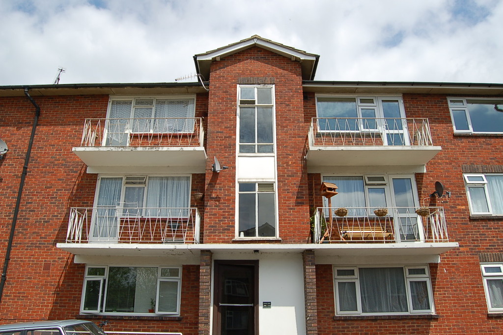 2 bed Flat for rent in Burgess Hill. From Martin & Co - Burgess Hill