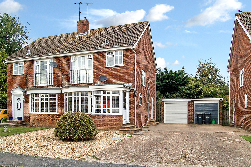 3 bed Semi Detached for rent in West Sussex. From Martin & Co - Burgess Hill 3 bed Semi Detached for rent in West Sussex. From Martin & Co - Burgess Hill