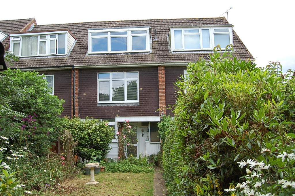4 bed Town House for rent in Haywards Heath. From Martin & Co - Burgess Hill