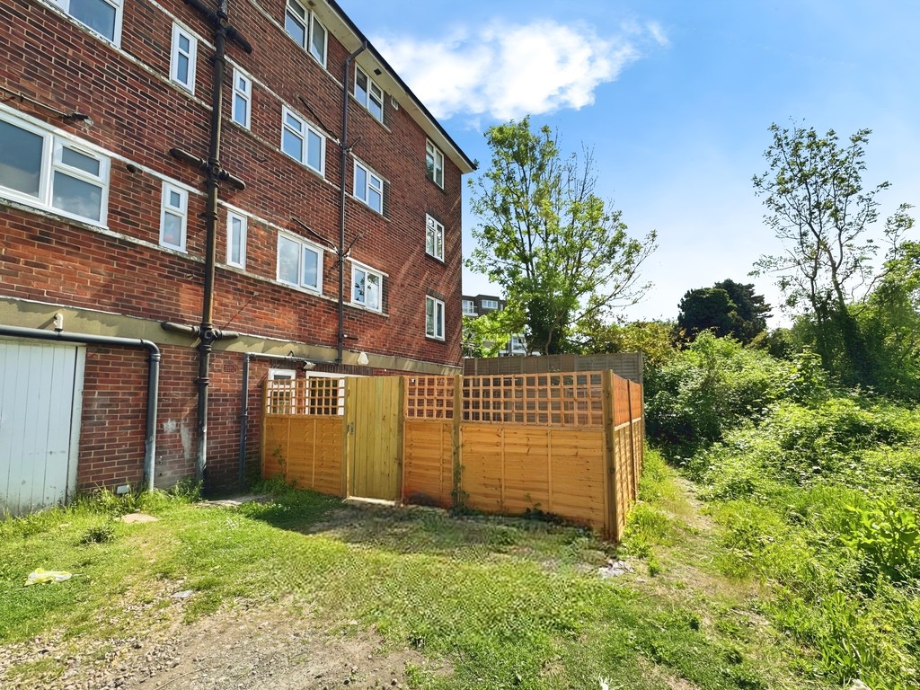 2 bed 1st Floor Flat for rent in West Sussex. From Martin & Co - Burgess Hill 2 bed 1st Floor Flat for rent in West Sussex. From Martin & Co - Burgess Hill