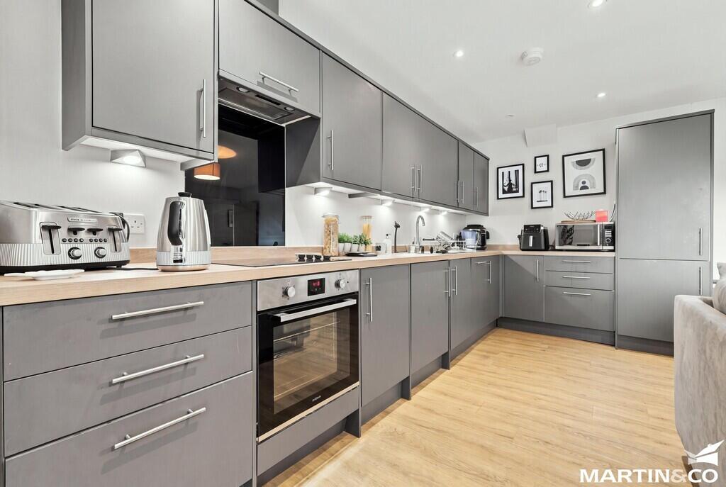 3 bed Apartment for rent in Chelmsford. From Martin & Co - Chelmsford