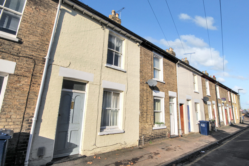2 bed Mid Terraced House for rent in Cambs. From Martin & Co - Cambridge