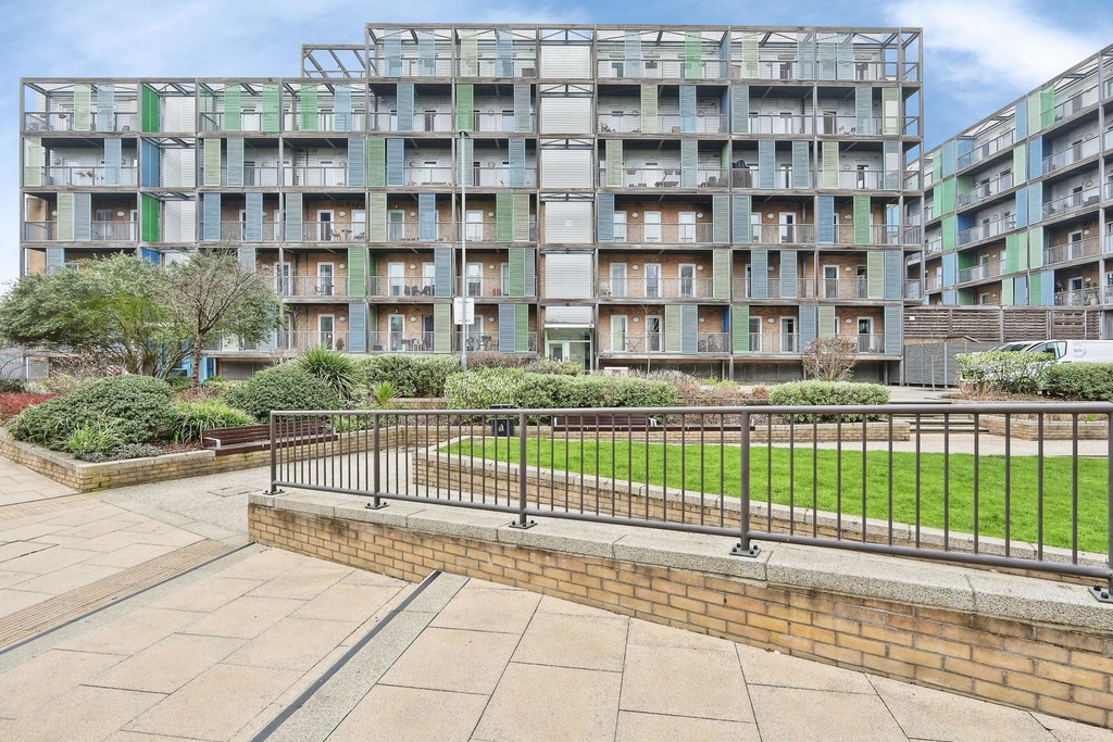 2 bed Apartment for rent in Cambridgeshire. From Martin & Co - Cambridge