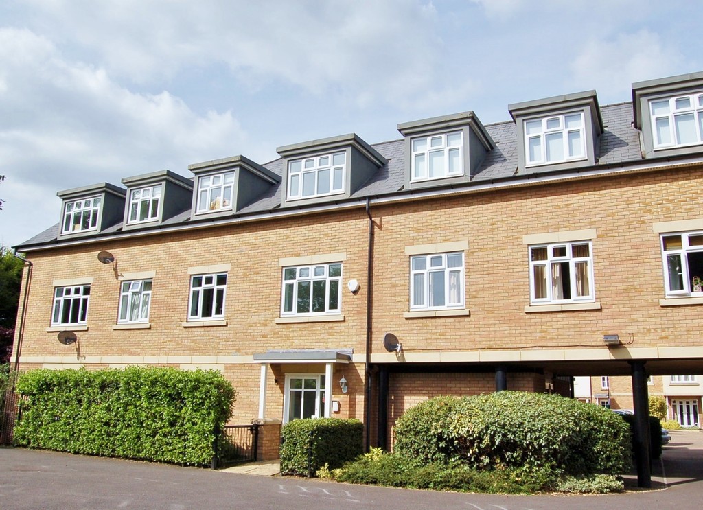 2 bed Apartment for rent in Cambridgeshire. From Martin & Co - Cambridge