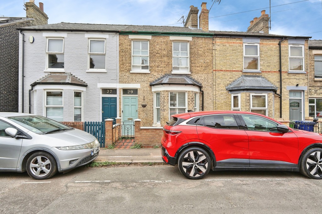 3 bed Mid Terraced House for rent in Cambridge. From Martin & Co - Cambridge