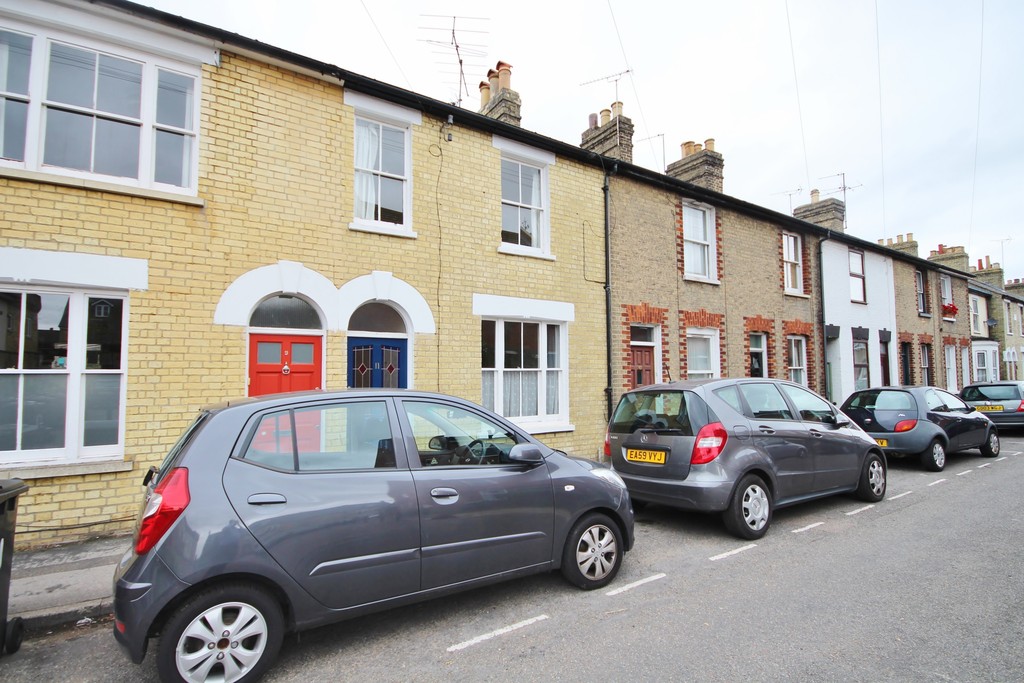 2 bed Mid Terraced House for rent in Cambridgeshire. From Martin & Co - Cambridge