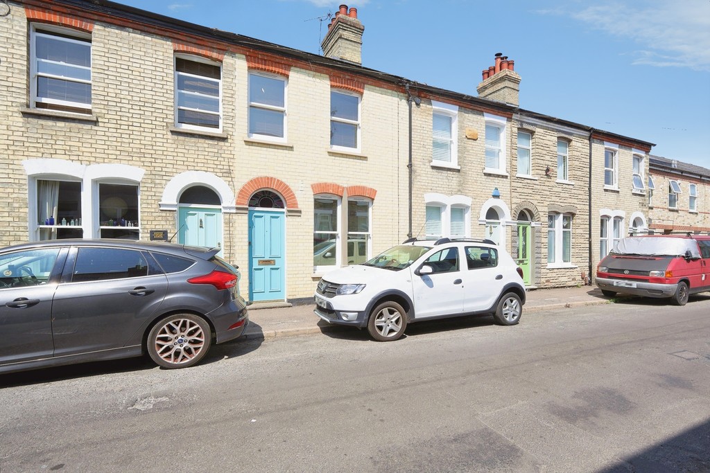 3 bed Mid Terraced House for rent in Cambridgeshire. From Martin & Co - Cambridge