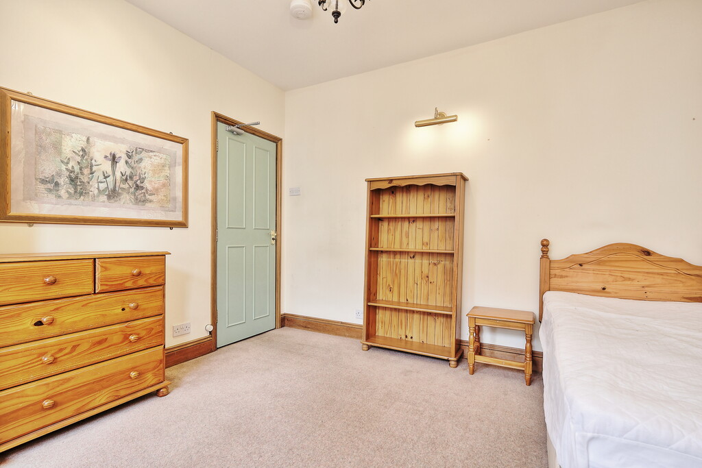 1 bed Mid Terraced House for rent in Cambridge. From Martin & Co - Cambridge