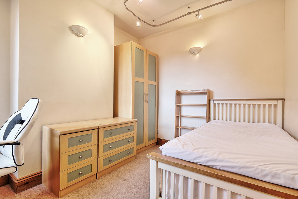 1 bed Mid Terraced House for rent in Cambridge. From Martin & Co - Cambridge