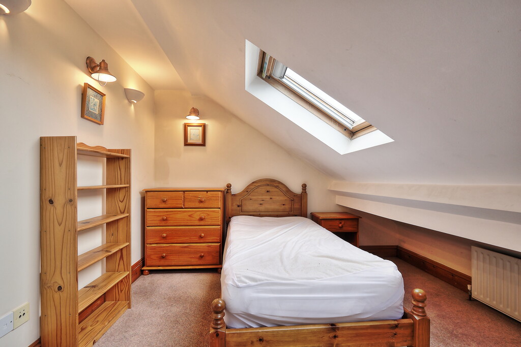1 bed Mid Terraced House for rent in Cambridge. From Martin & Co - Cambridge