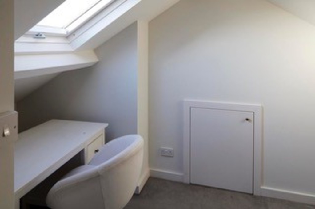 1 bed Room for rent in Newport. From Martin & Co - Newport