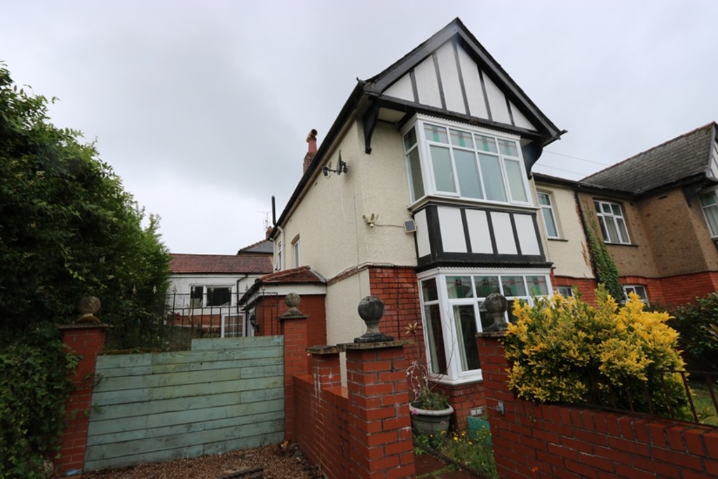 4 bed Semi-Detached House for rent in Newport. From Martin & Co - Newport
