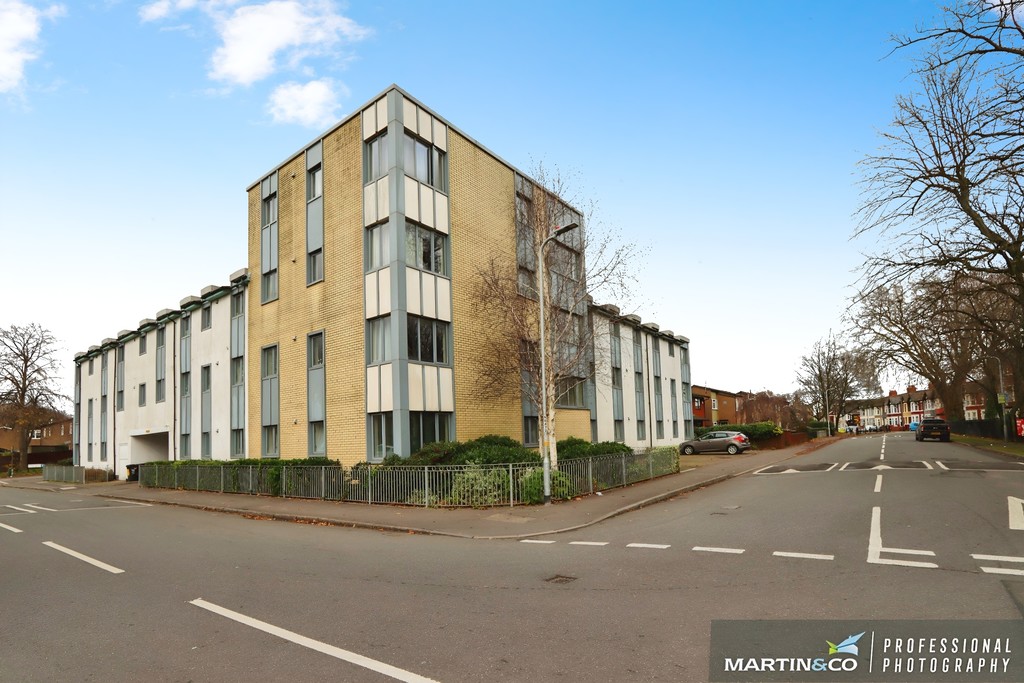 2 bed Apartment for rent in Newport. From Martin & Co - Newport