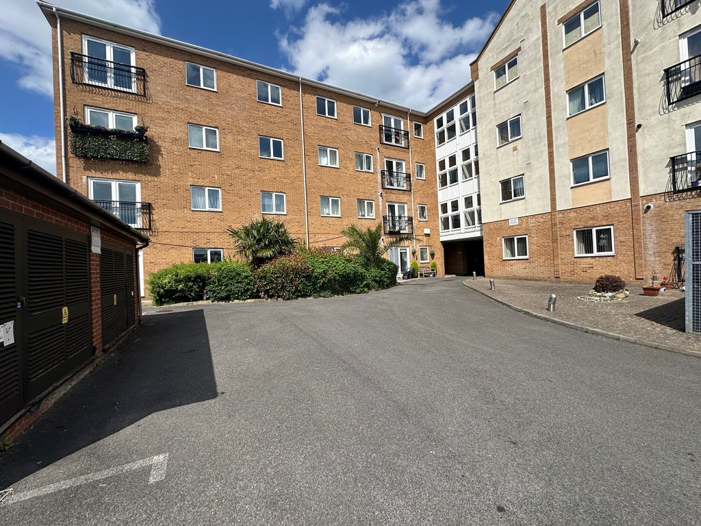 2 bed Flat for rent in Portsmouth. From Martin & Co - Portsmouth