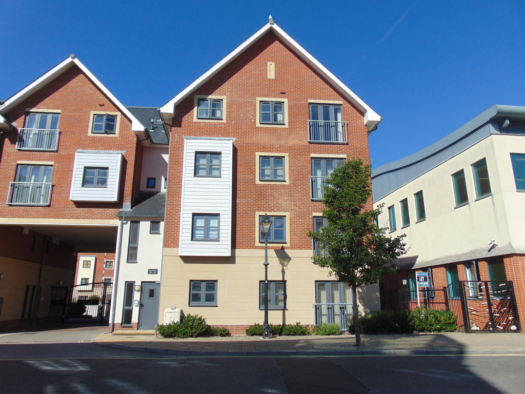 2 bed 1st Floor Flat for rent in Hampshire. From Martin & Co - Portsmouth 2 bed 1st Floor Flat for rent in Hampshire. From Martin & Co - Portsmouth