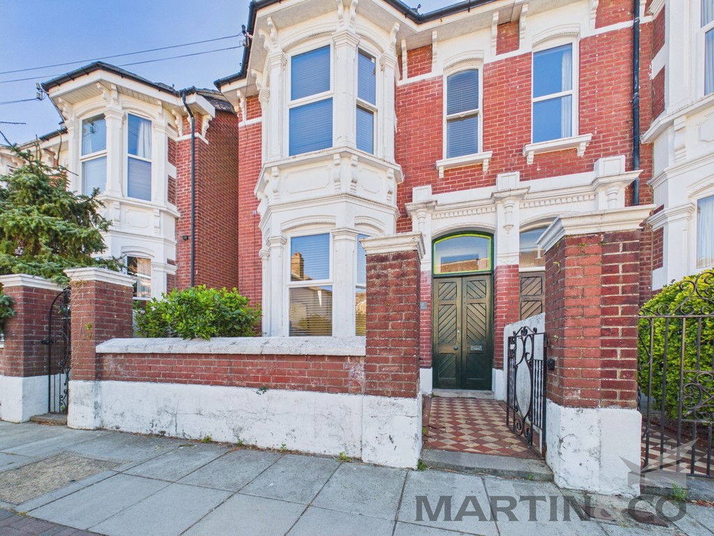 6 bed Mid Terraced House for rent in Hampshire. From Martin & Co - Portsmouth