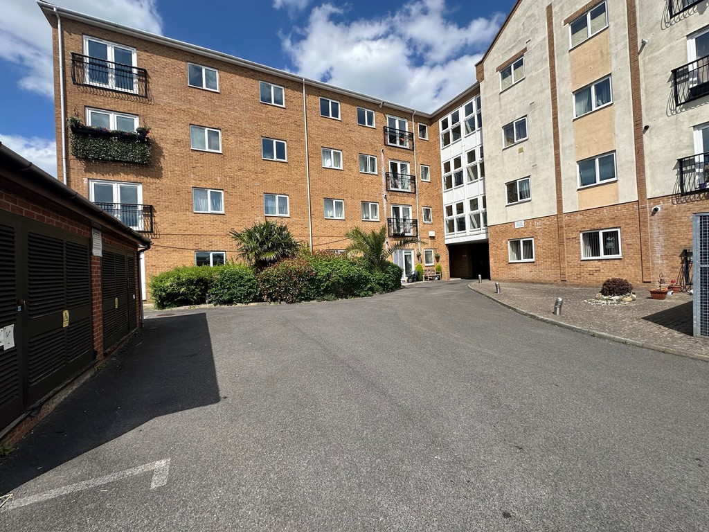 2 bed 1st Floor Flat for rent in Southwick. From Martin & Co - Portsmouth
