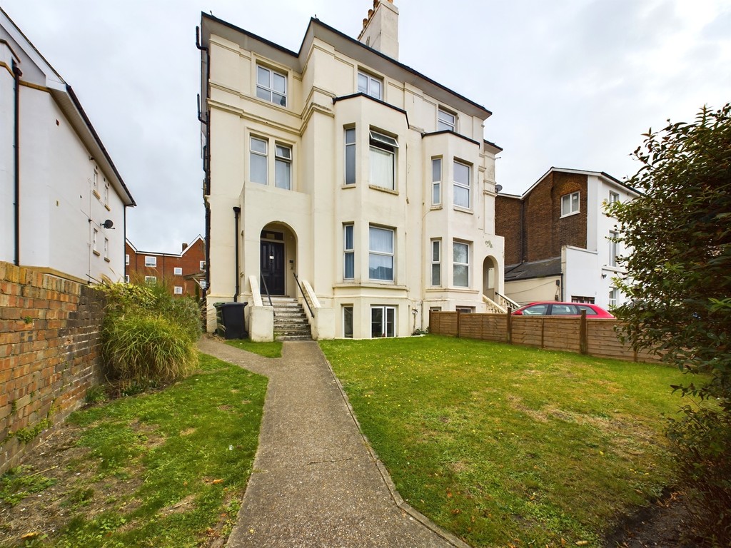 1 bed 1st Floor Flat for rent in Hampshire. From Martin & Co - Portsmouth