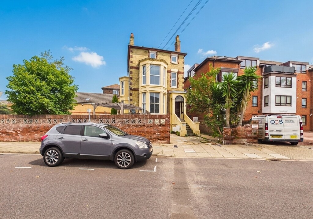 2 bed 1st Floor Flat for rent in Portsmouth. From Martin & Co - Portsmouth