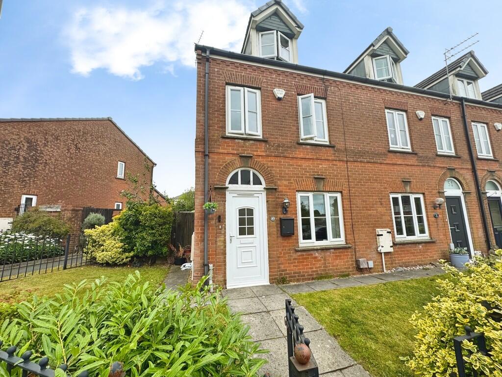 3 bed Town House for rent in Royton. From Martin & Co - Rochdale