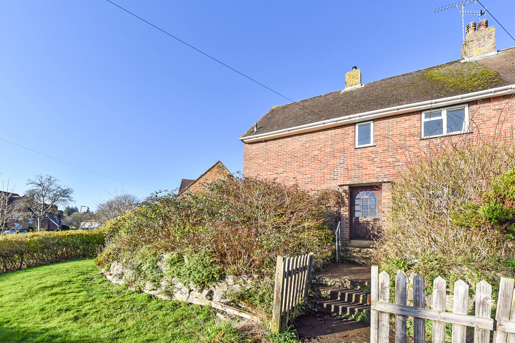 5 bed Semi-Detached House for rent in Hampshire. From Martin & Co - Winchester