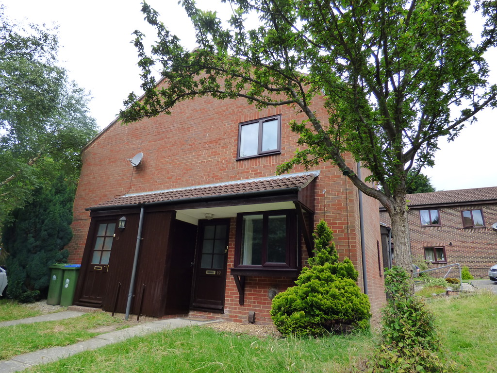 1 bed End Terraced House for rent in Hampshire. From Martin & Co - Winchester