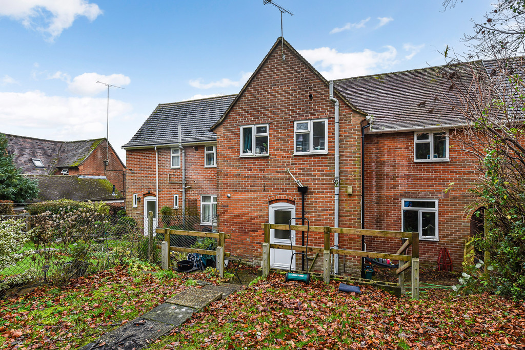 4 bed House Share for rent in Hampshire. From Martin & Co - Winchester